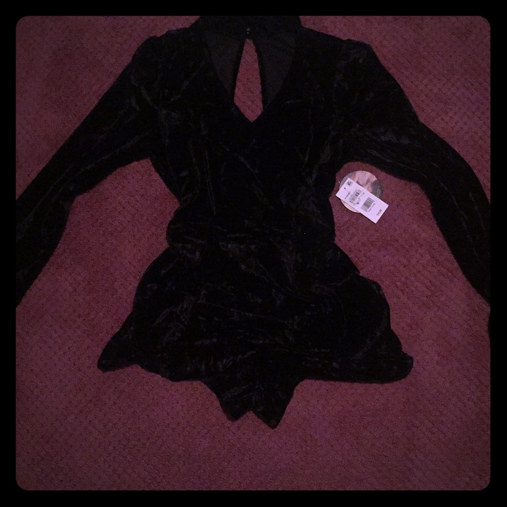 (NEW) Long Sleeved Romper (Black)